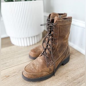 Like new Timberland Graceyn waterproof side zip boots size 9. Worn once.